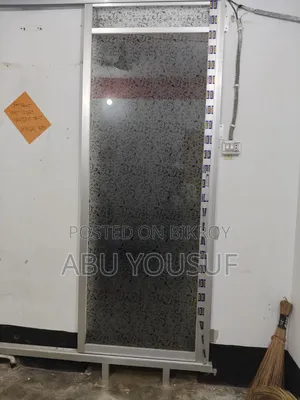 নিরাপত্তার জন্য থাইগ্লাস