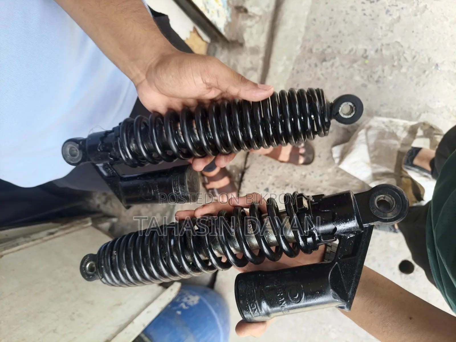 Bajaj Pulsar 150 Back Suspension