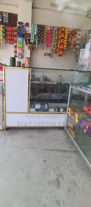 দোকানের রেক ও কাউন্টার ছোকেছ