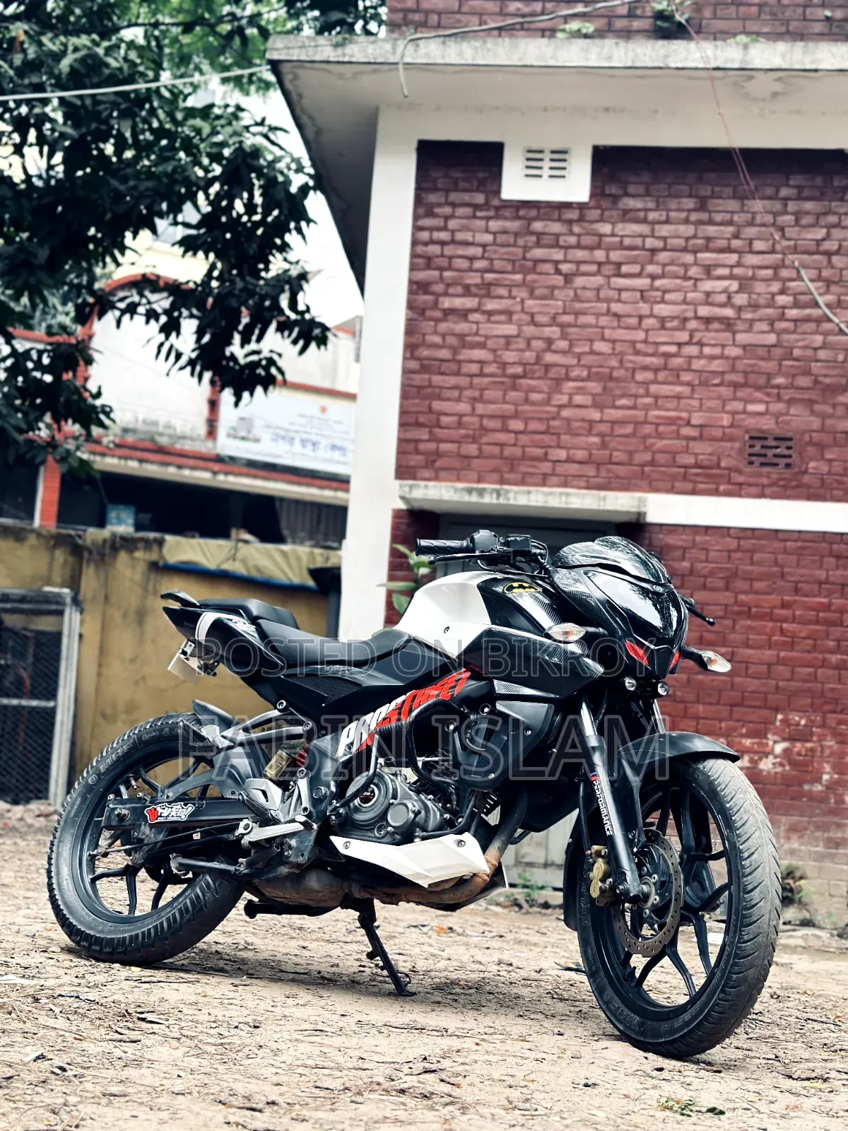 বাজাজ পালসার এনএস ১৬০ ২০১৯ সাদা