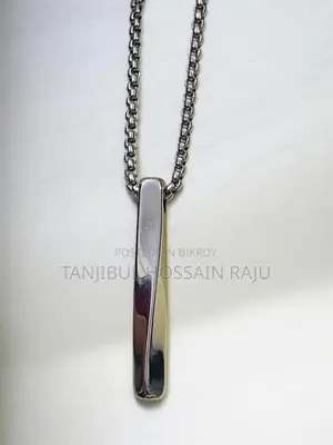 Twisted Vertical Bar Pendant