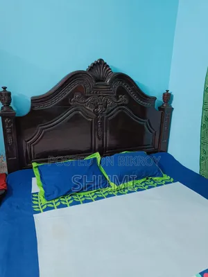১টি আলমারি এবং ১টি খাট