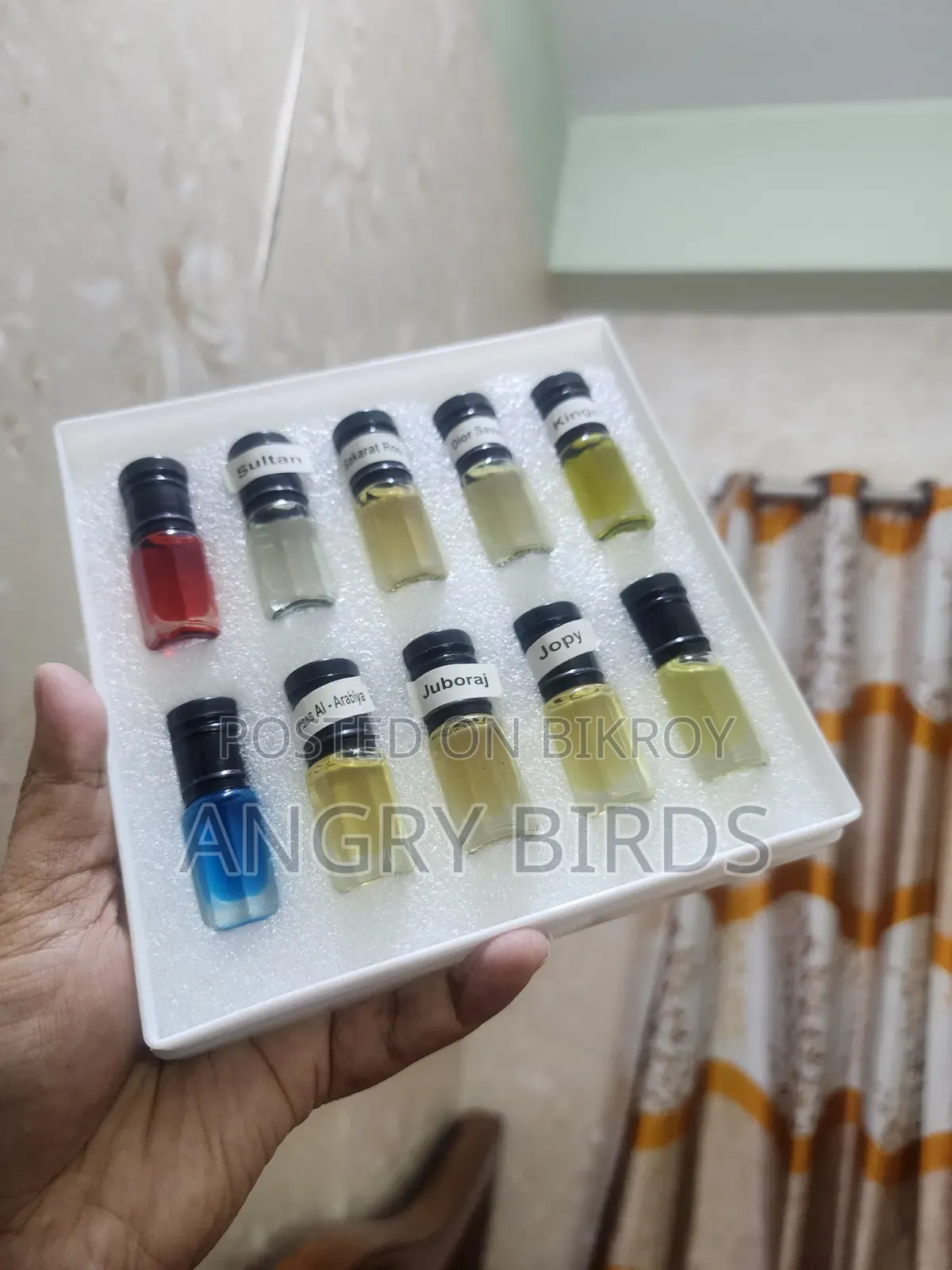 ১০ পিচ আতর (ভিন্ন ভিন্ন ঘ্রাণ)