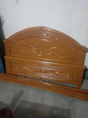 মেহগনি কাঠের খুব ভালো মানের একটি কাঠ