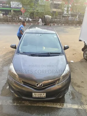 Toyota Vitz 2011 Gray