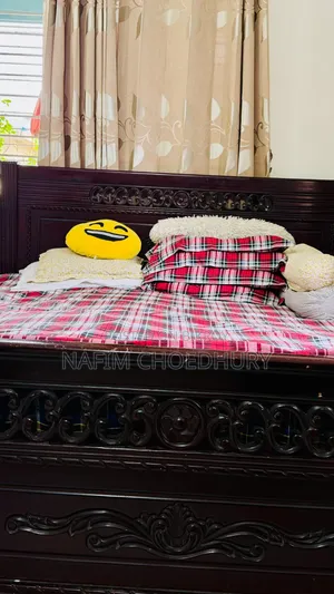 কিং সাইজের একটা খাট বিক্রি হবে