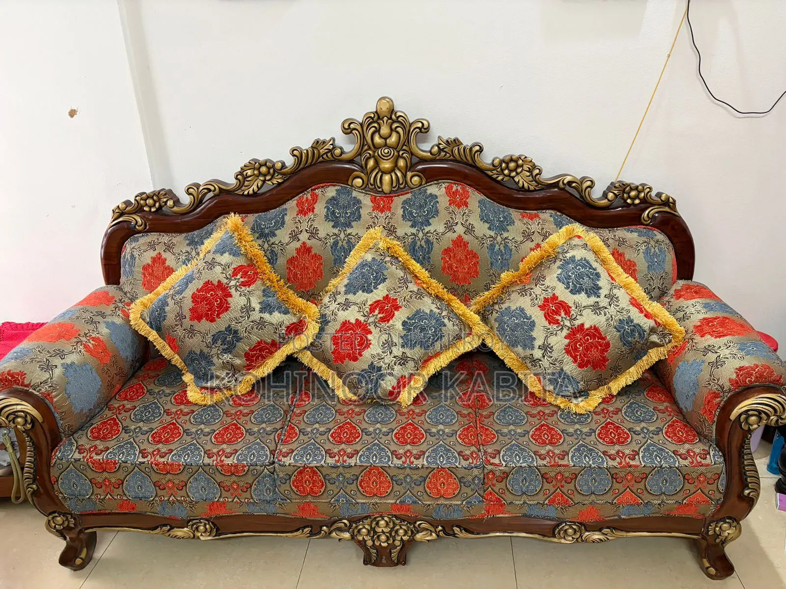 Teak Wood Victorian Luxurious Sofa Set Almost New