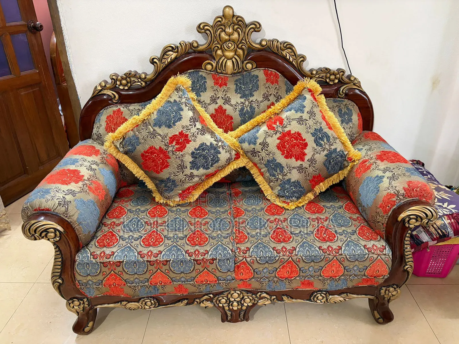 Teak Wood Victorian Luxurious Sofa Set Almost New