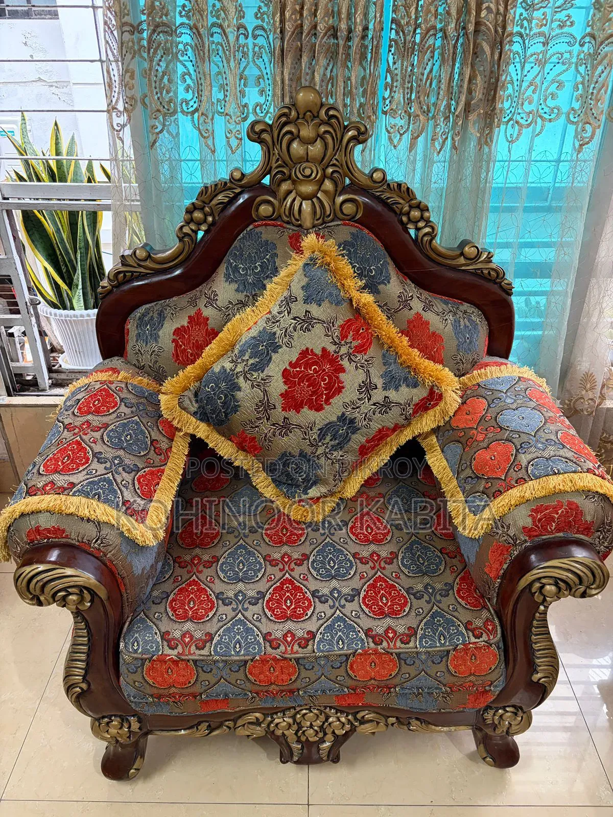 Teak Wood Victorian Luxurious Sofa Set Almost New