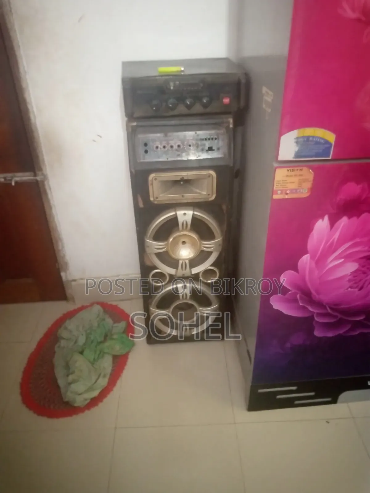 একটি বক্স এবং মেশিন