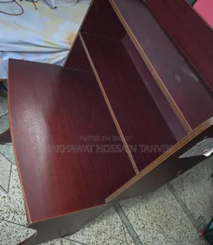 প্রিমিয়াম মাল্টি-টায়ার স্টাডি টেবিল সাথে ইন্টিগ্রেটেড বুকশেলফ স্টোরেজ