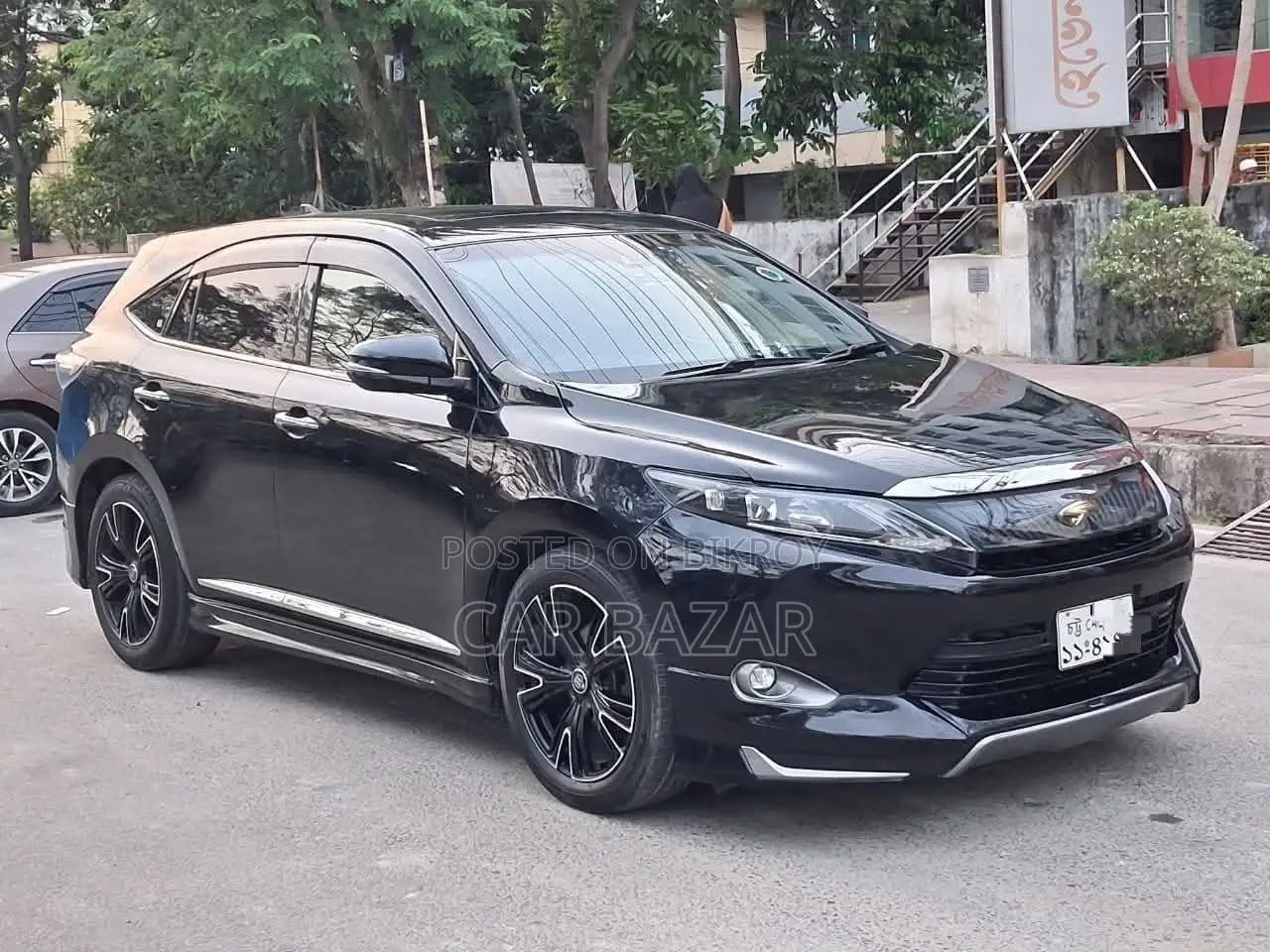 Toyota Harrier প্রিমিয়াম প্যাকেজ ২০১৪