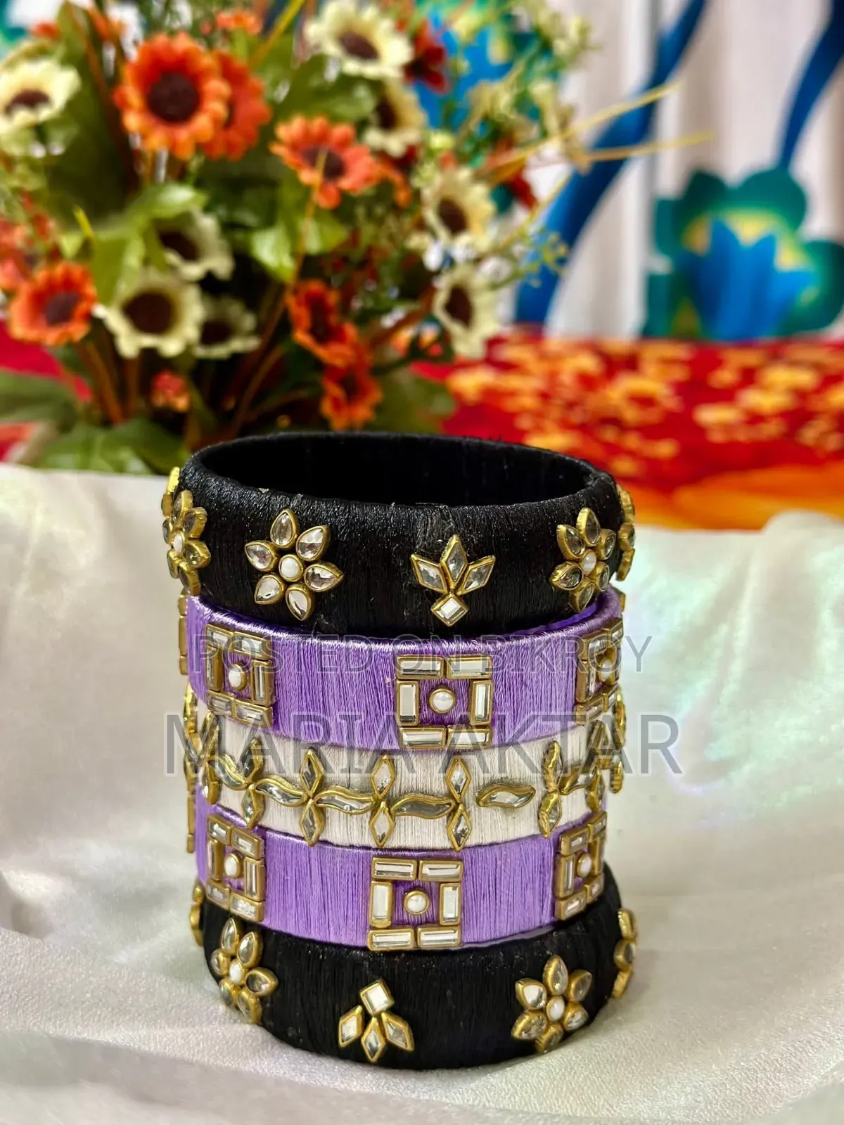 সুন্দর হাতে তৈরি চুড়ির সেট