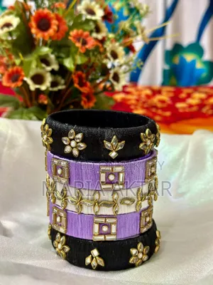 সুন্দর হাতে তৈরি চুড়ির সেট