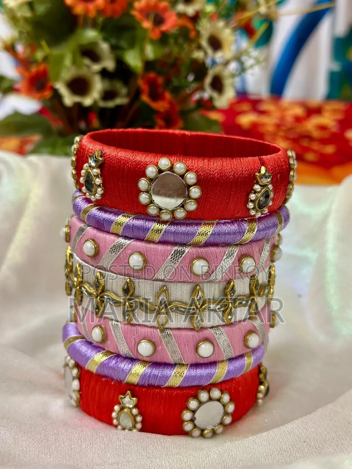 সুন্দর হাতে তৈরি চুড়ির সেট