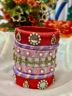 সুন্দর হাতে তৈরি চুড়ির সেট
