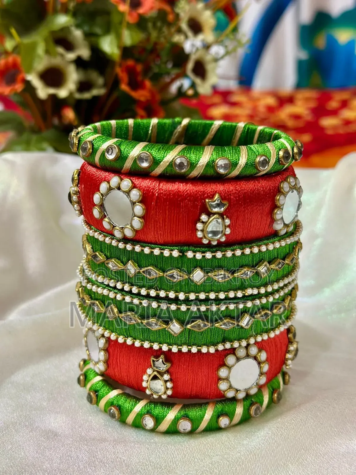 সুন্দর হাতে তৈরি চুড়ির সেট