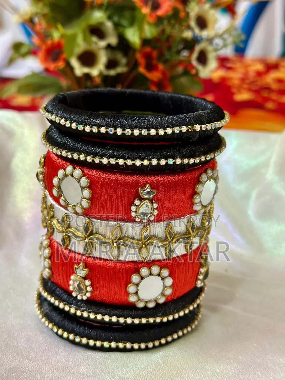 সুন্দর হাতে তৈরি চুড়ির সেট