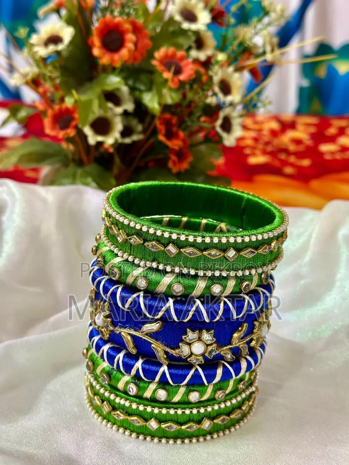 সুন্দর হাতে তৈরি চুড়ির সেট