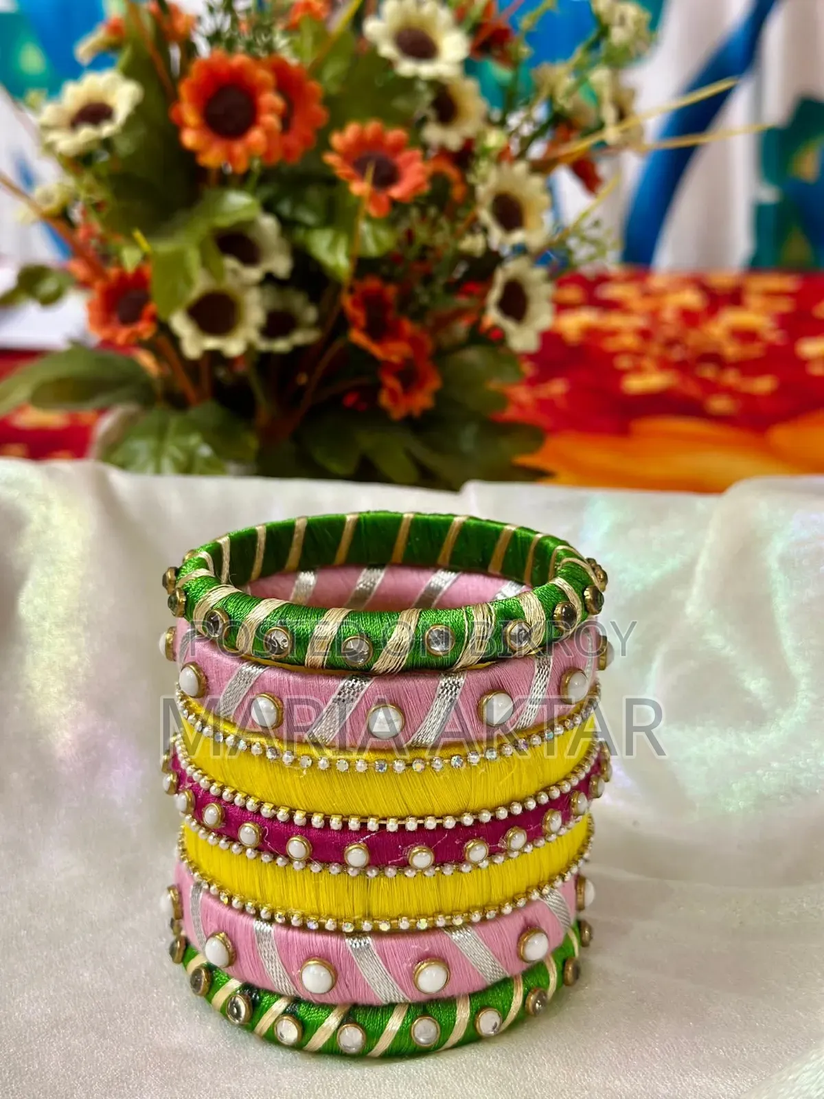 সুন্দর হাতে তৈরি চুড়ির সেট