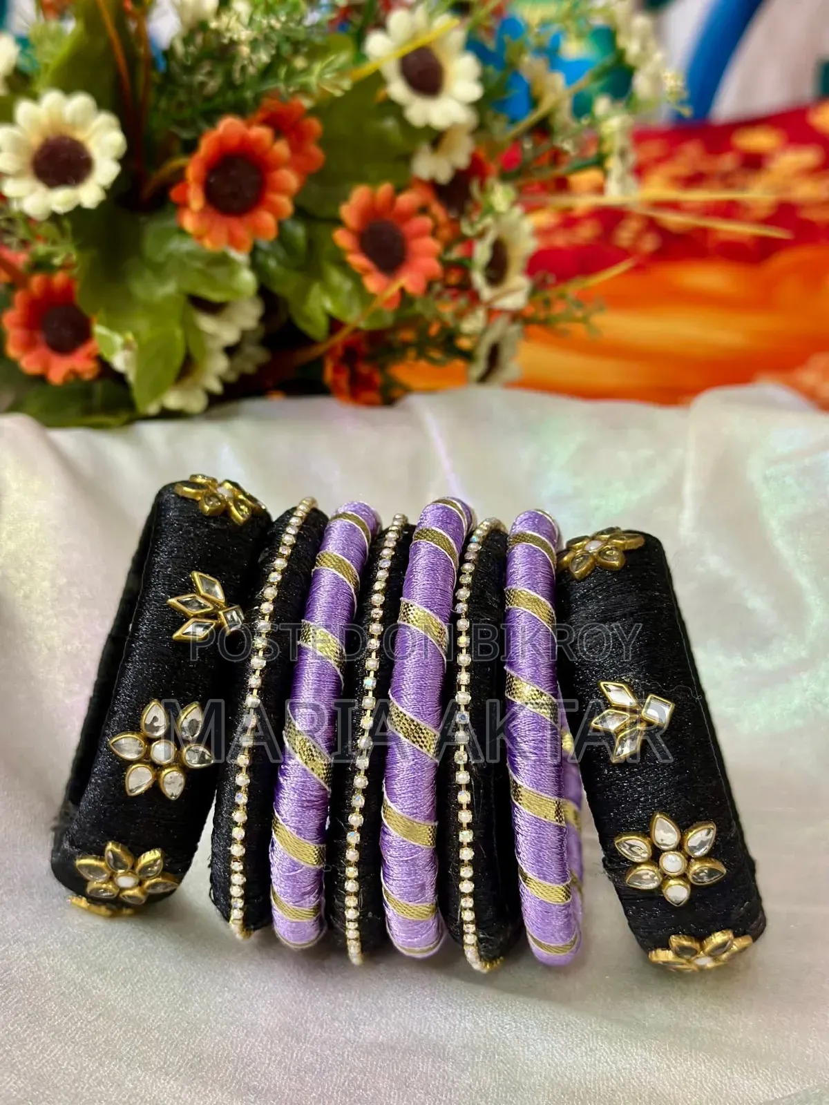 সুন্দর হাতে তৈরি চুড়ির সেট