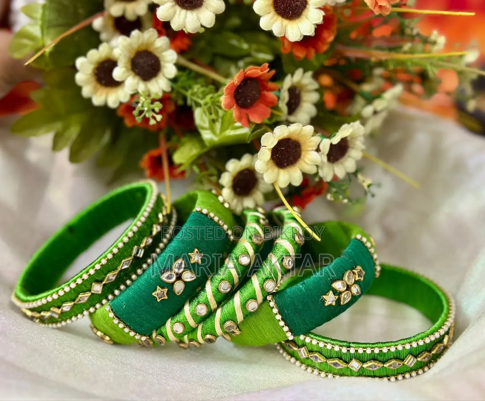 সুন্দর হাতে তৈরি চুড়ির সেট