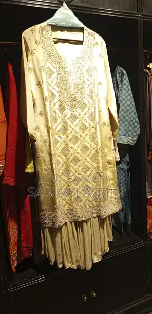 নারীদের ঐতিহ্যবাহী পোশাক