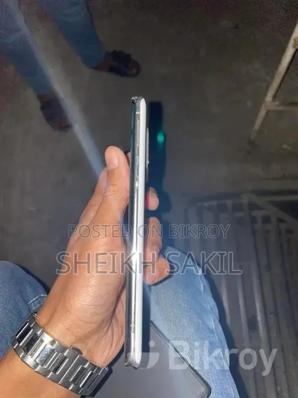 SHARP AQUOS R6 (Used)