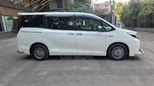 Toyota Noah Esquire Gi Premium 2017