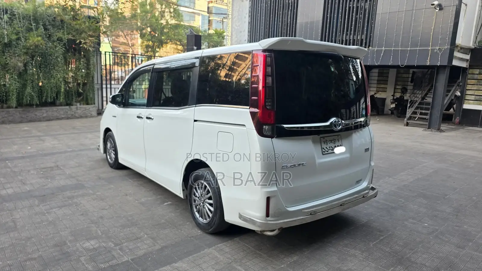 Toyota Noah Esquire Gi Premium 2017
