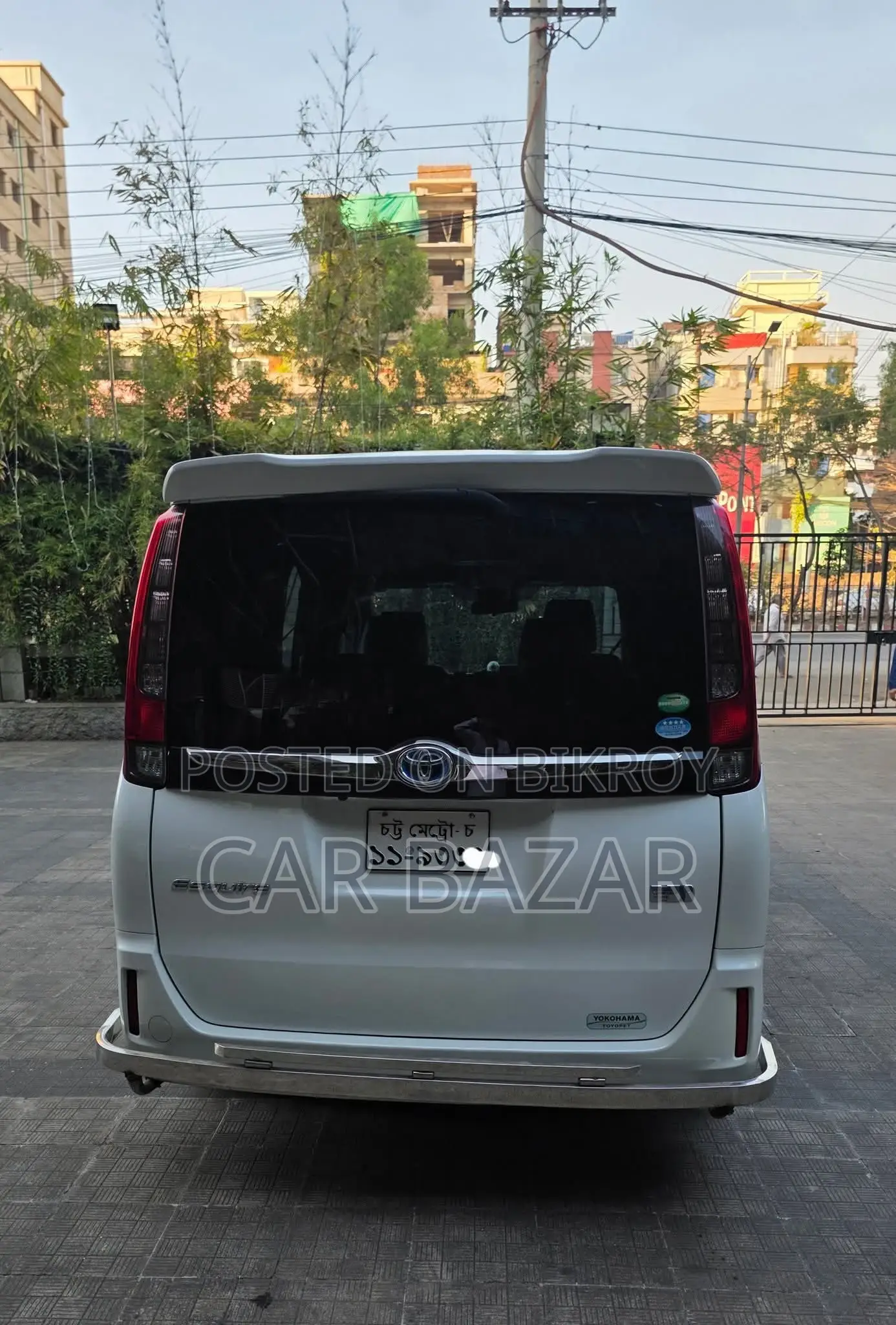 Toyota Noah Esquire Gi Premium 2017