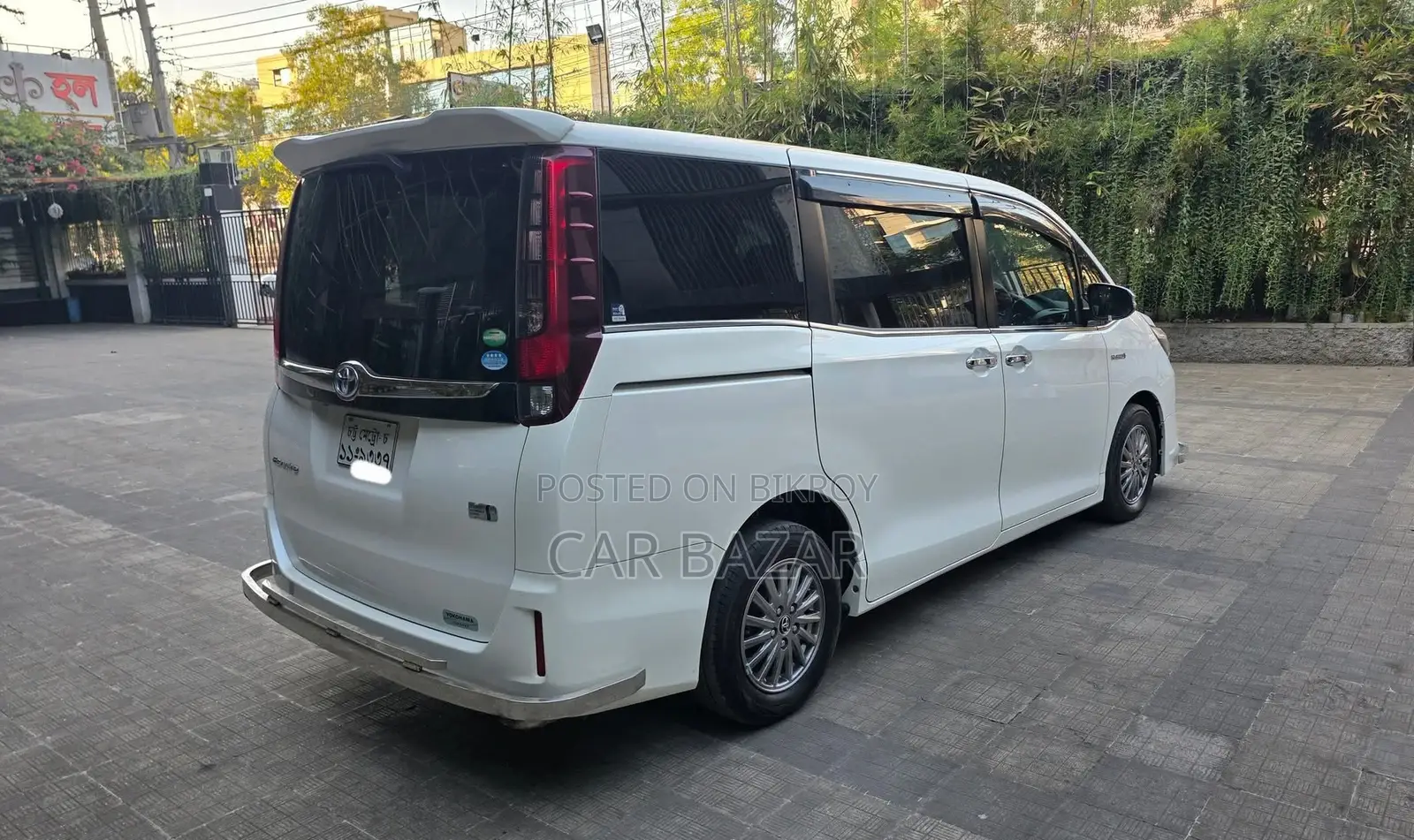 Toyota Noah Esquire Gi Premium 2017