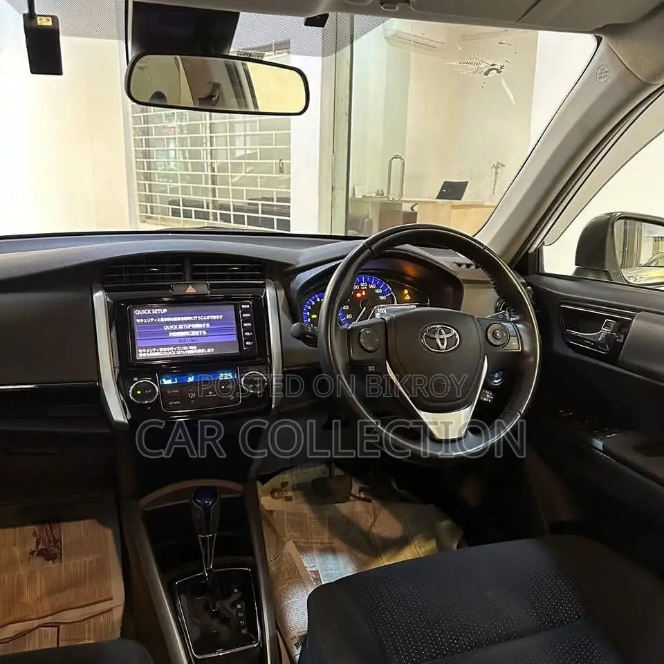 Toyota Fielder Ex Hybrid Silver 2021