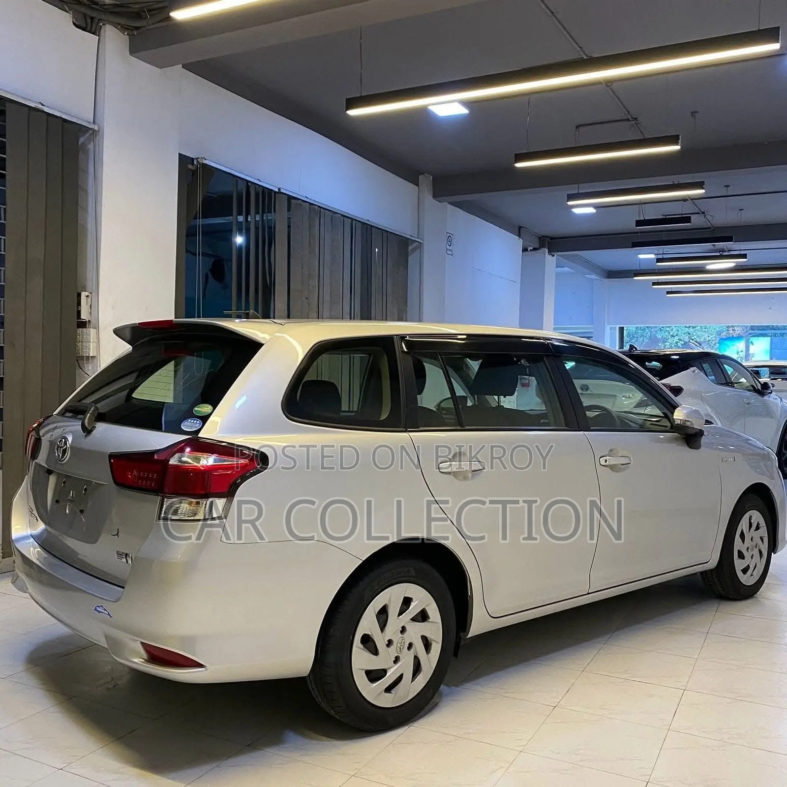 Toyota Fielder Ex Hybrid Silver 2021