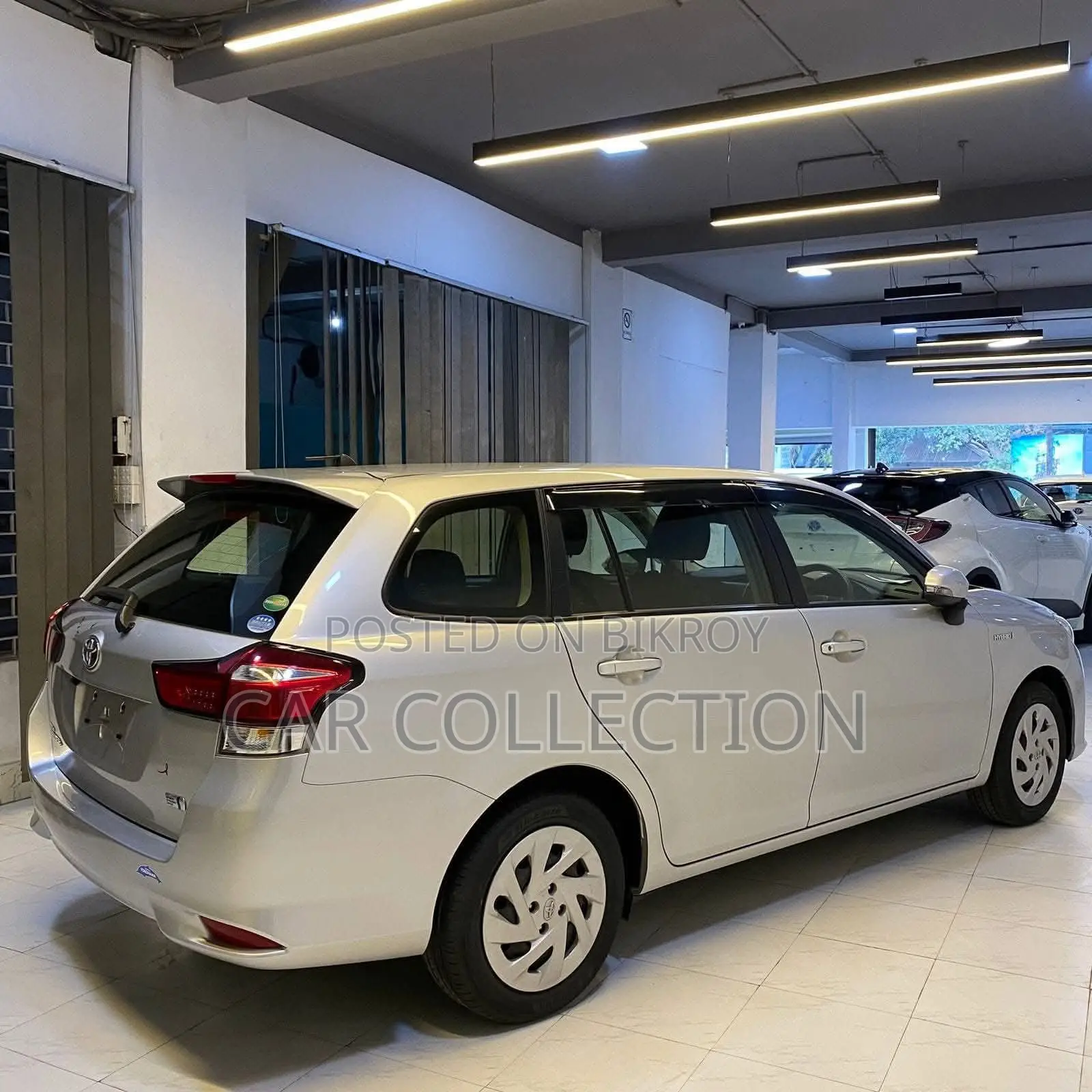 Toyota Fielder Ex Hybrid Silver 2021