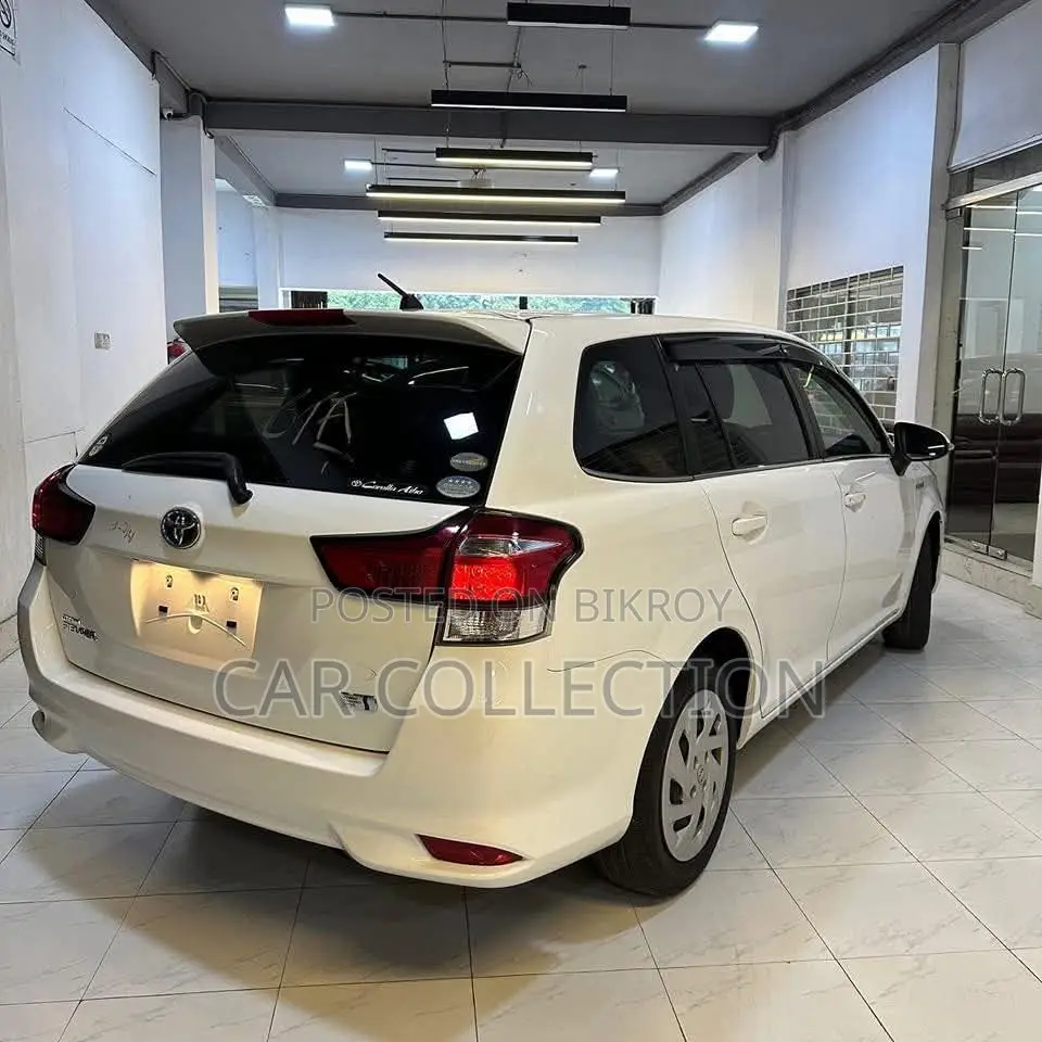 Toyota Fielder Ex Hybrid Silver 2021