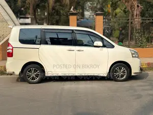 টয়োটা নোয়া এসআই ২০১৩