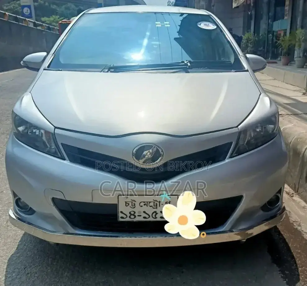 টয়োটা ভিটস ১.৫ এফডব্লিউডি ৫-দরজা ২০১২ সিলভার