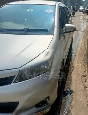 টয়োটা ভিটস ১.৫ এফডব্লিউডি ৫-দরজা ২০১২ সিলভার