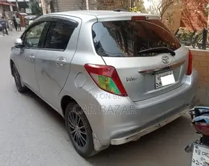 টয়োটা ভিটস ১.৫ এফডব্লিউডি ৫-দরজা ২০১২ সিলভার