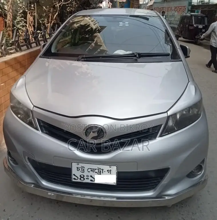 টয়োটা ভিটস ১.৫ এফডব্লিউডি ৫-দরজা ২০১২ সিলভার