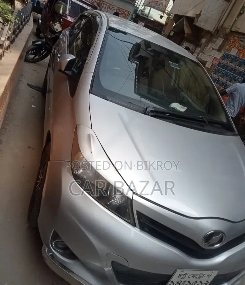 টয়োটা ভিটস ১.৫ এফডব্লিউডি ৫-দরজা ২০১২ সিলভার