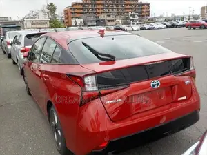 Toyota Prius S Touring 2018