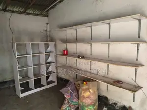 দোকানের ব্যবহৃত সেল্ফ