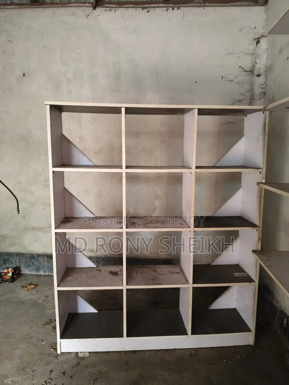 দোকানের ব্যবহৃত সেল্ফ