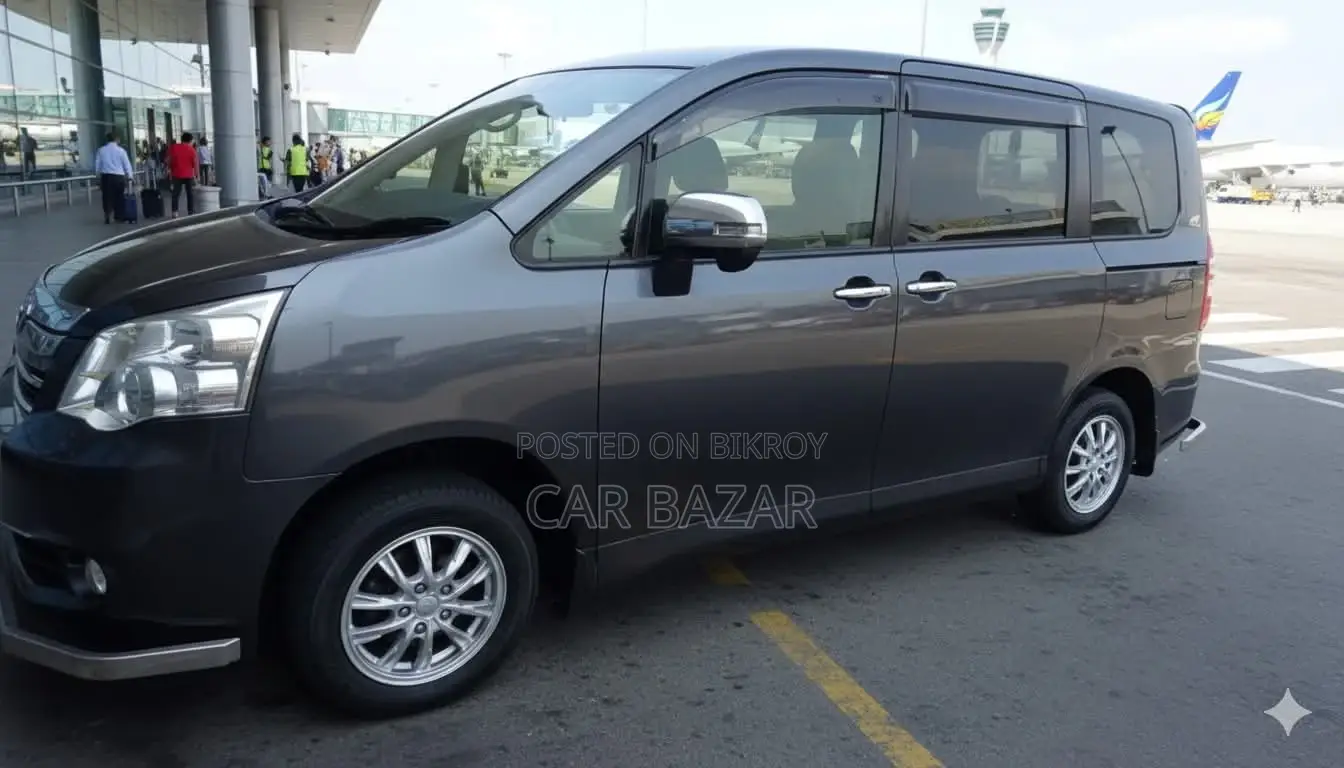 Toyota Noah Si GRADE PUSH 2012