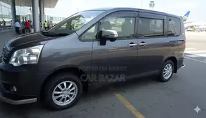 Toyota Noah Si GRADE PUSH 2012