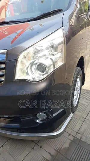 Toyota Noah Si GRADE PUSH 2012