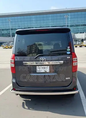 Toyota Noah Si GRADE PUSH 2012