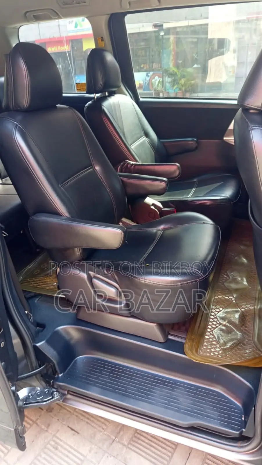 Toyota Noah Si GRADE PUSH 2012